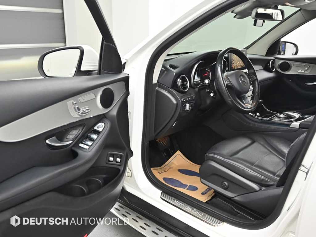 Mercedes-Benz GLC-Class — photo 11