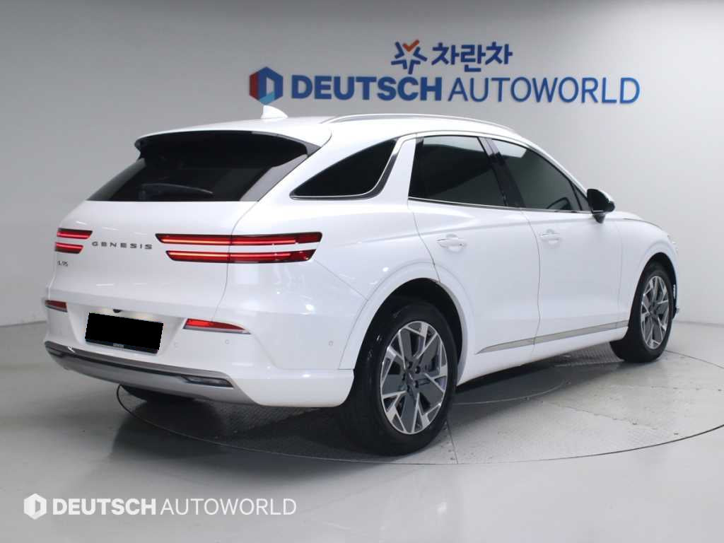 Genesis GV70 — photo 02
