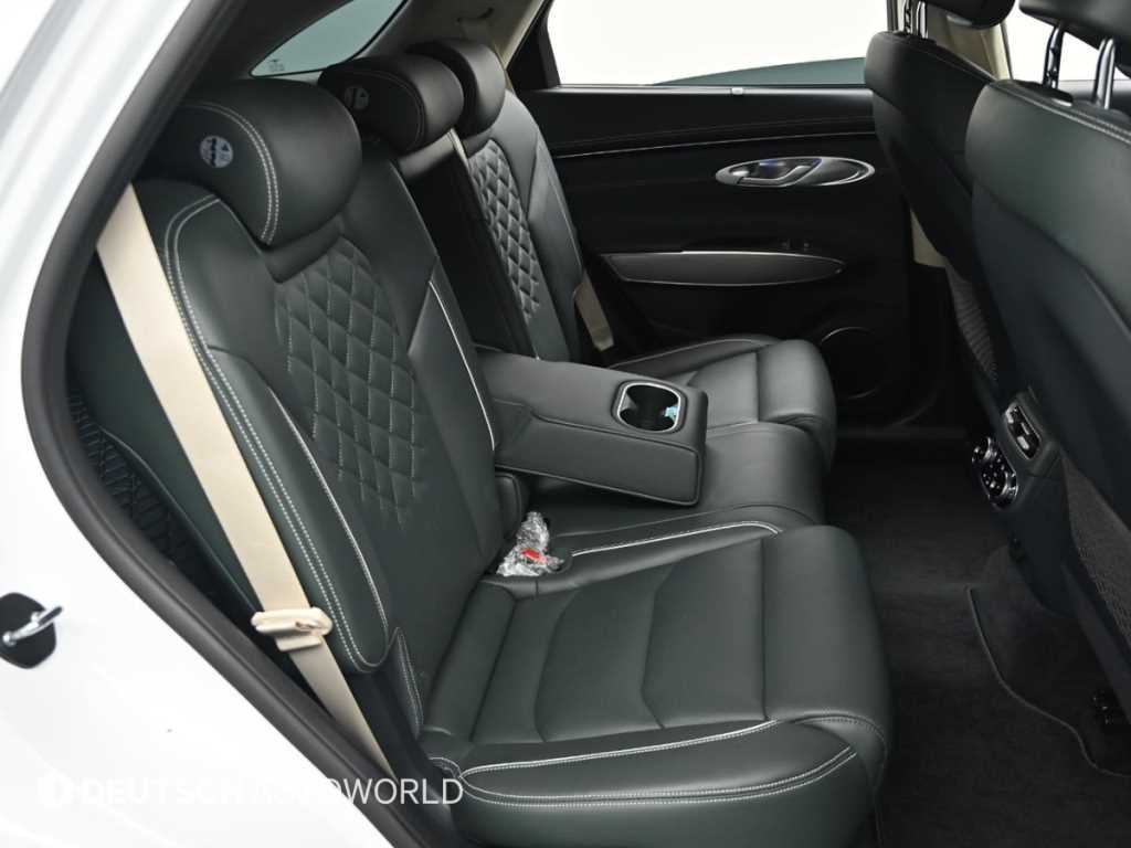 Genesis GV70 — photo 12