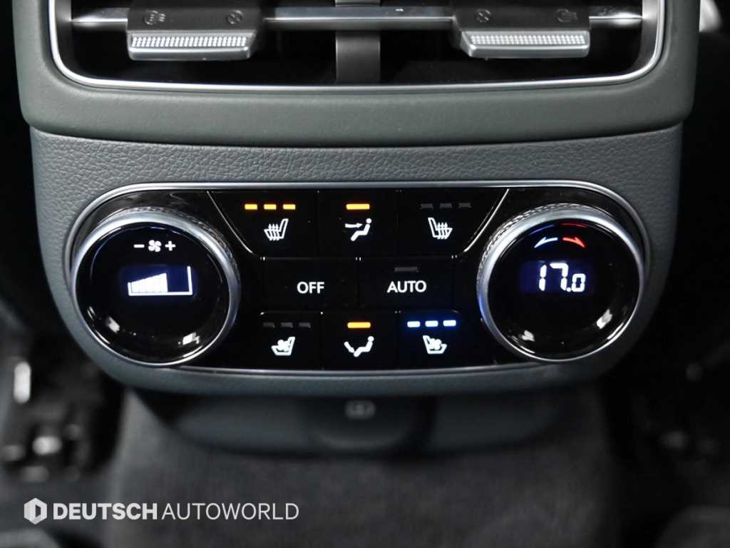 Genesis GV70 — photo 16