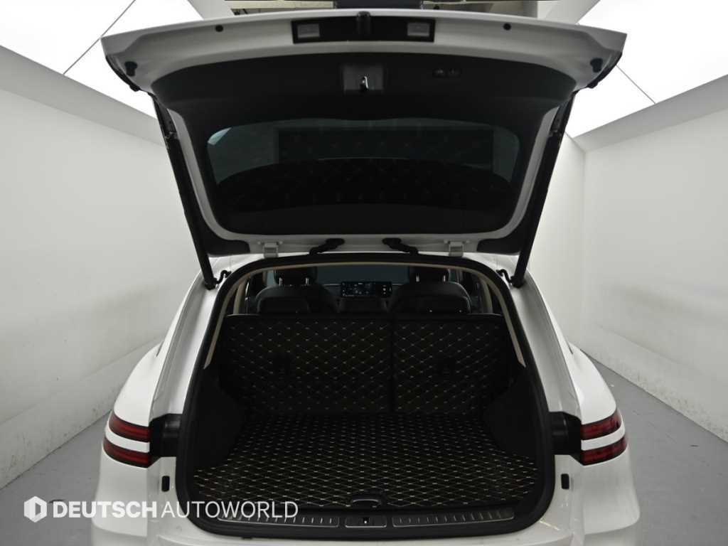 Genesis GV70 — photo 19