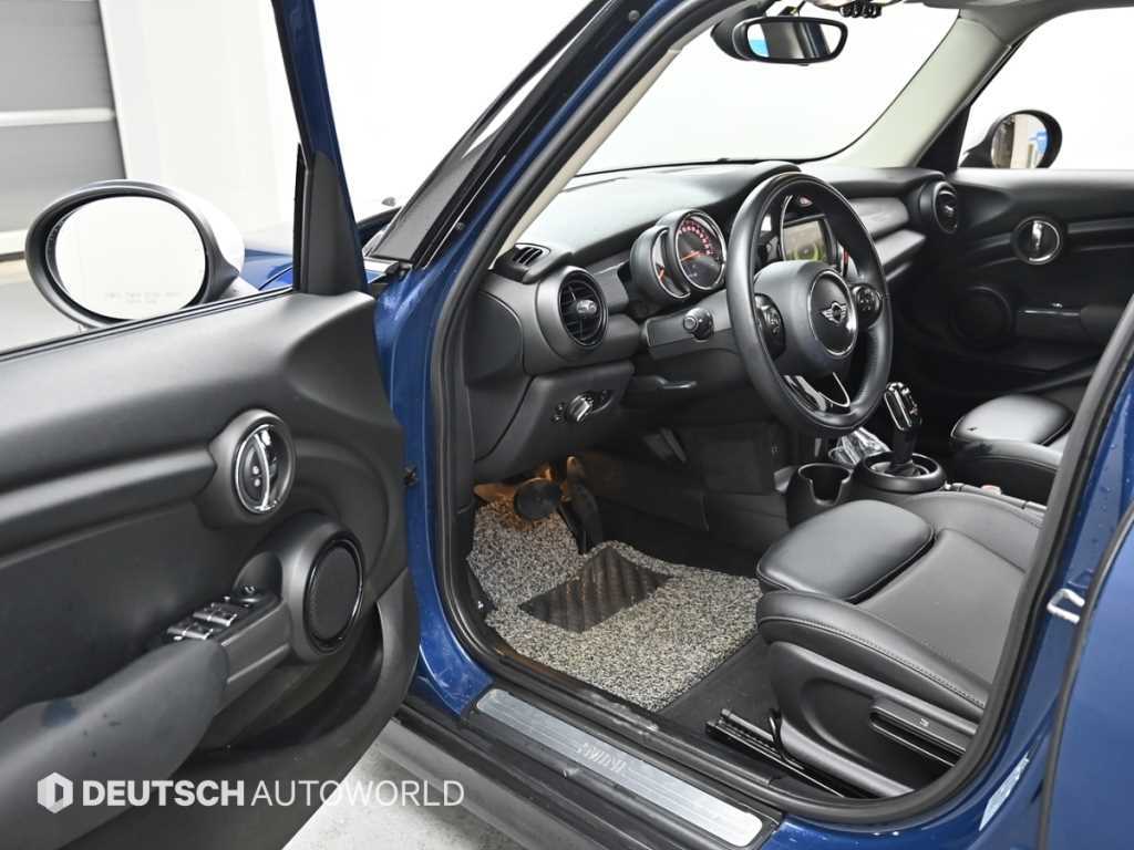 Mini Cooper — photo 11
