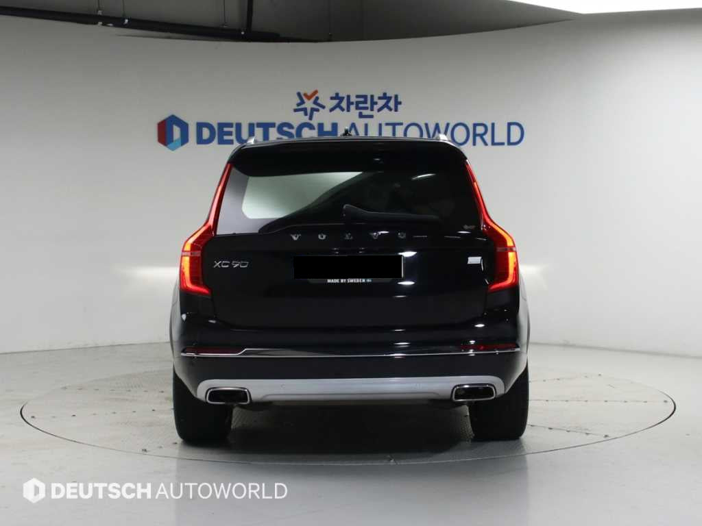 Volvo XC90 — photo 04