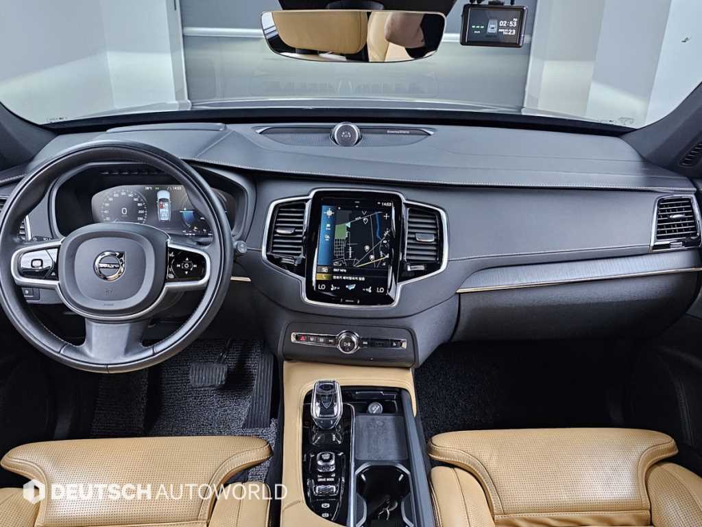 Volvo XC90 — photo 07