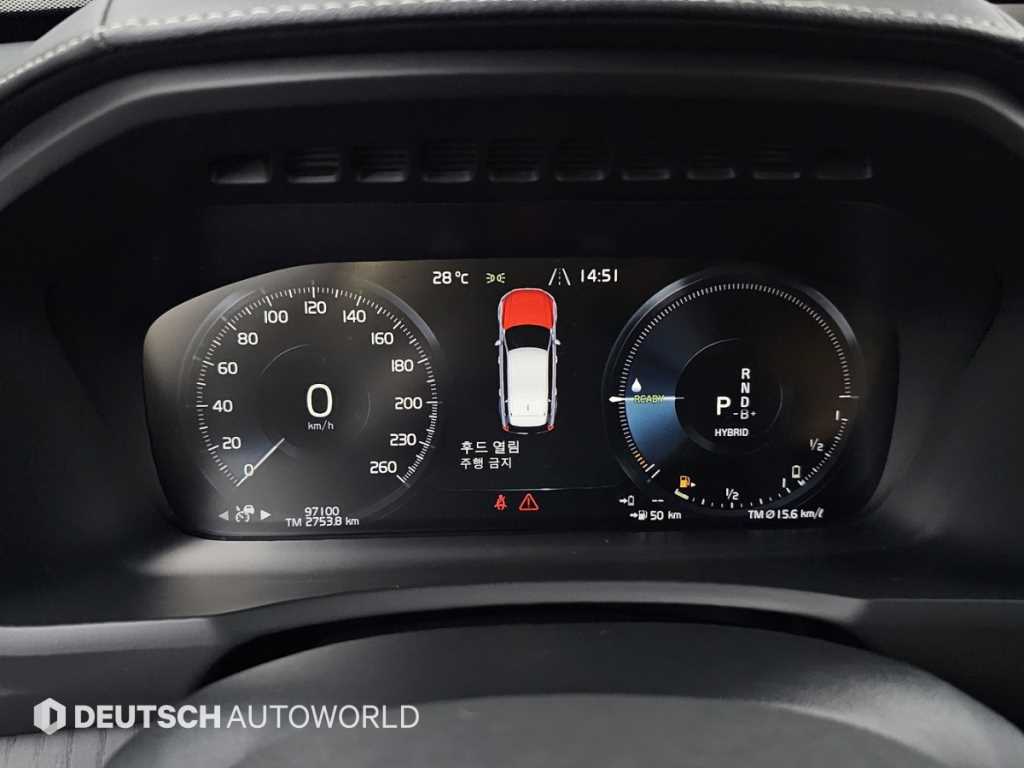 Volvo XC90 — photo 08