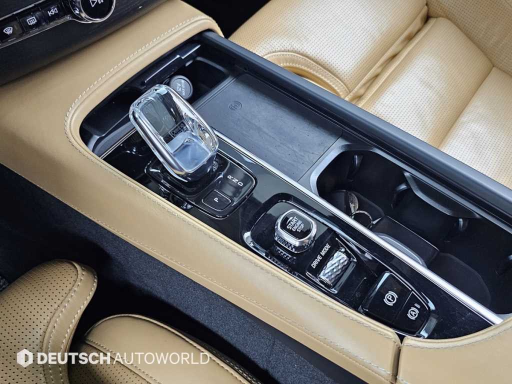 Volvo XC90 — photo 09