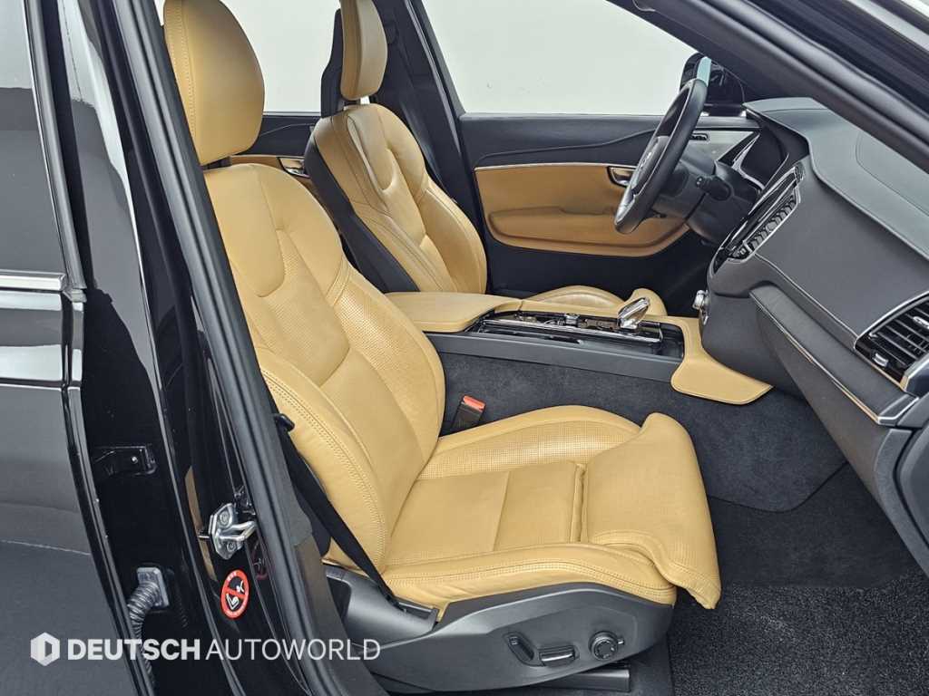 Volvo XC90 — photo 10