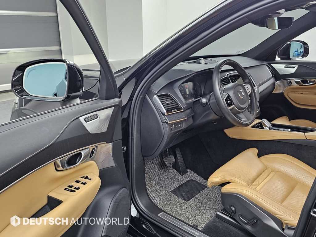 Volvo XC90 — photo 11