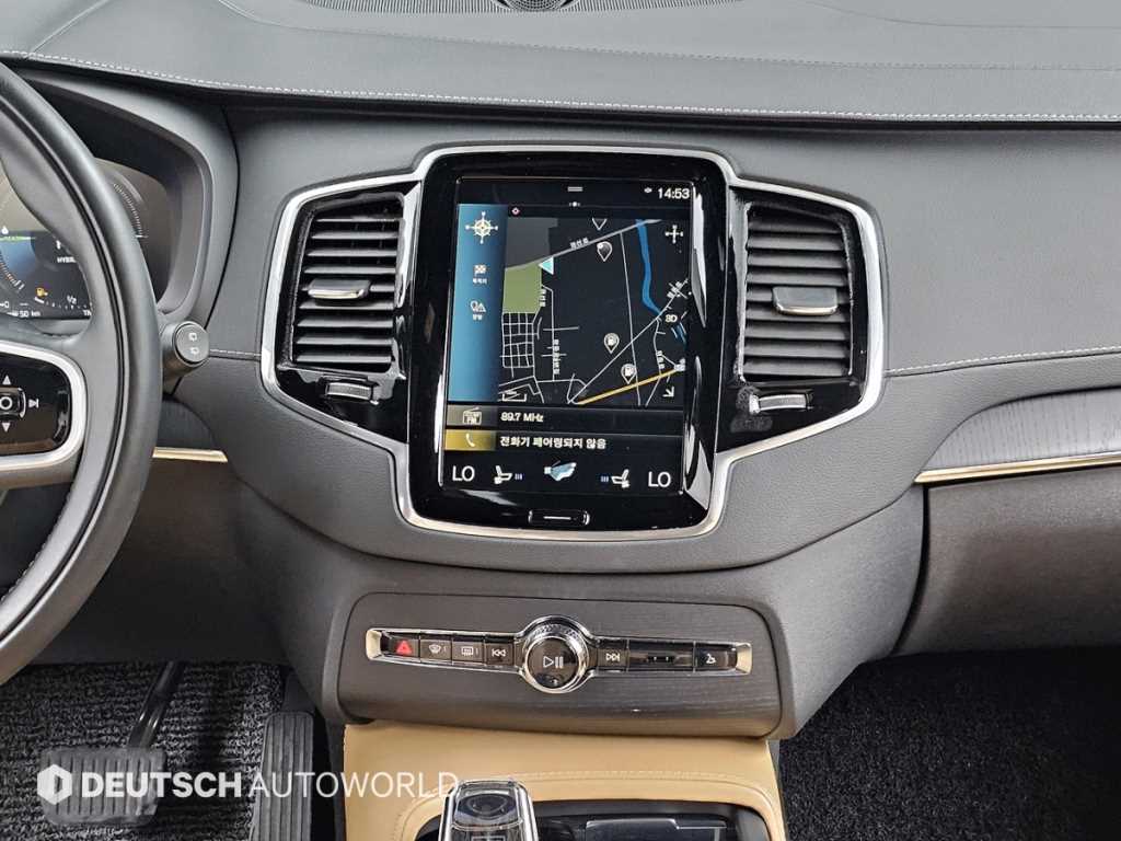 Volvo XC90 — photo 14