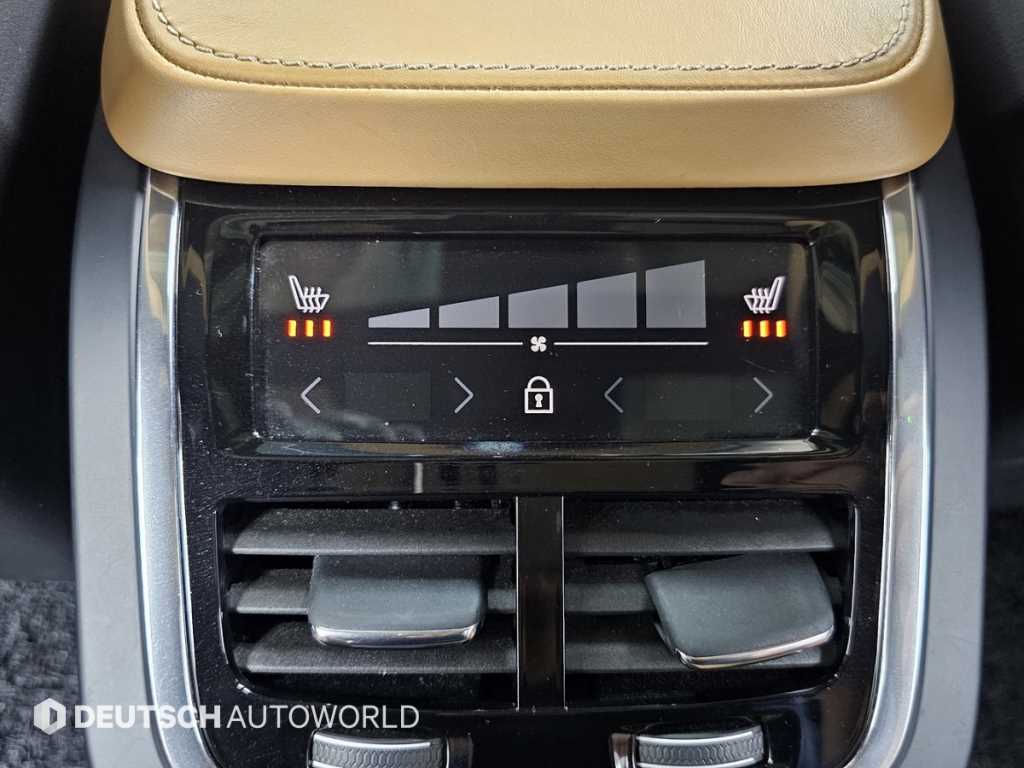 Volvo XC90 — photo 16