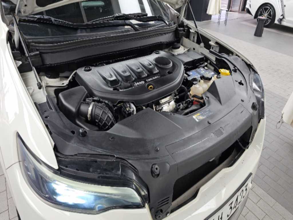Jeep Cherokee — photo 06
