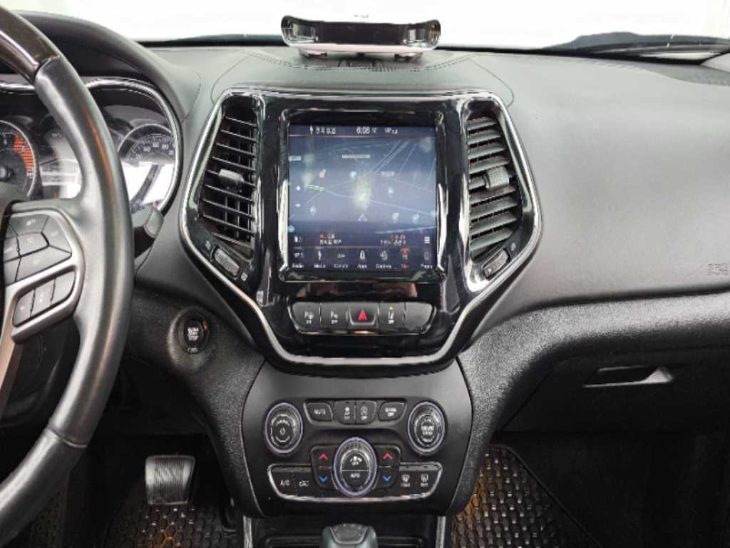 Jeep Cherokee — photo 14