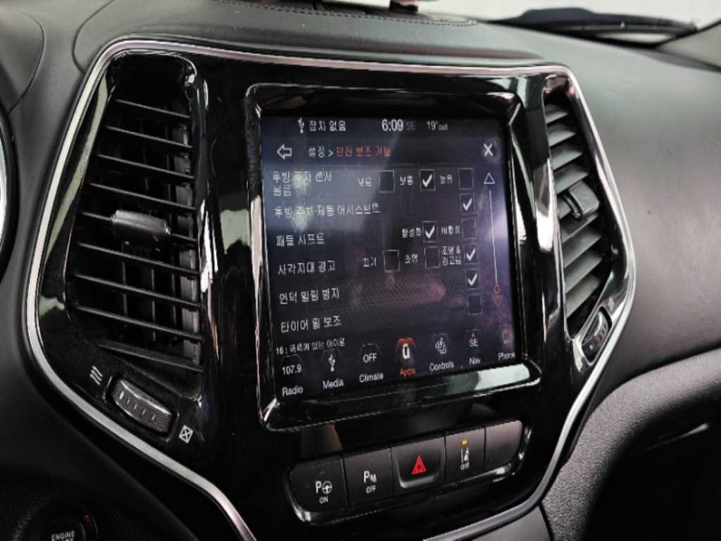 Jeep Cherokee — photo 16