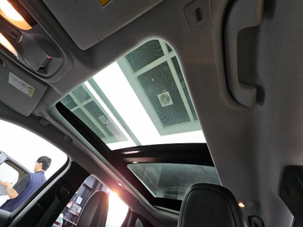Jeep Cherokee — photo 17