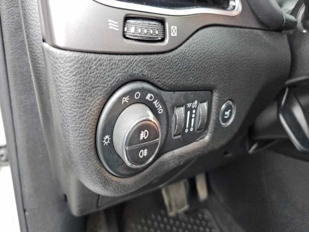 Jeep Cherokee — photo 18