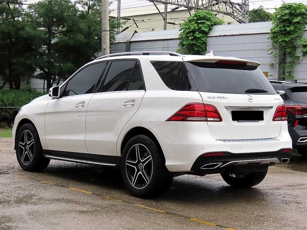 Mercedes-Benz GLE-Class — photo 03