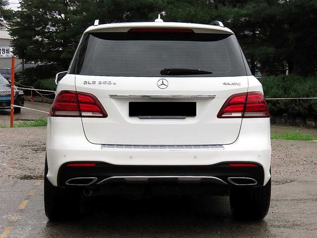 Mercedes-Benz GLE-Class — photo 04