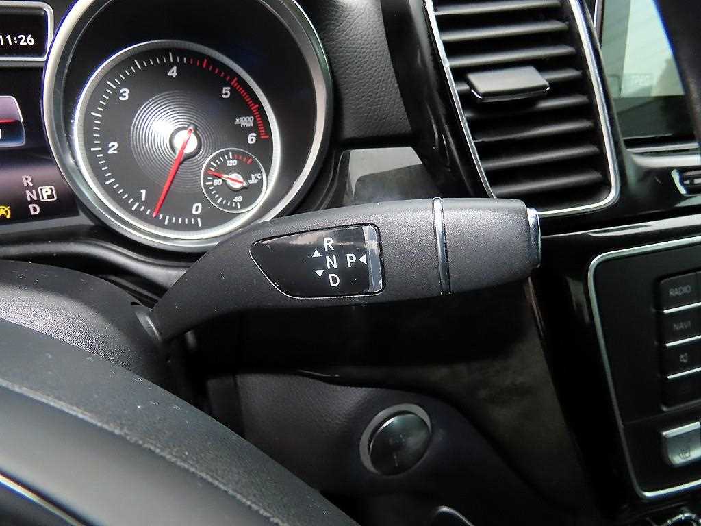 Mercedes-Benz GLE-Class — photo 10