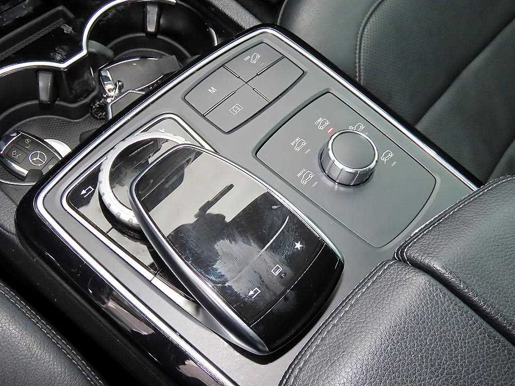 Mercedes-Benz GLE-Class — photo 13