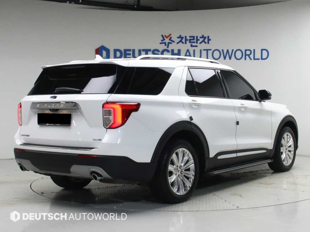 Ford Explorer — photo 02