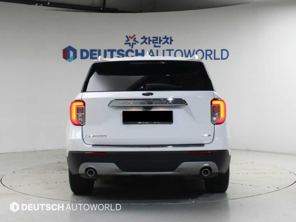 Ford Explorer — photo 04