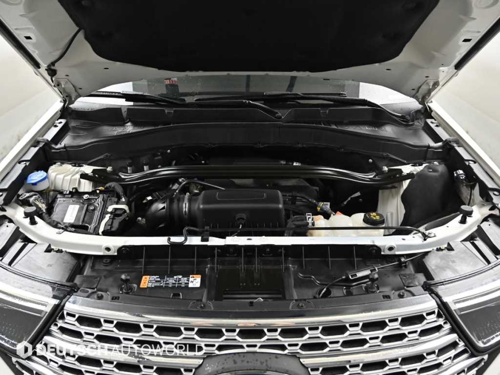 Ford Explorer — photo 06