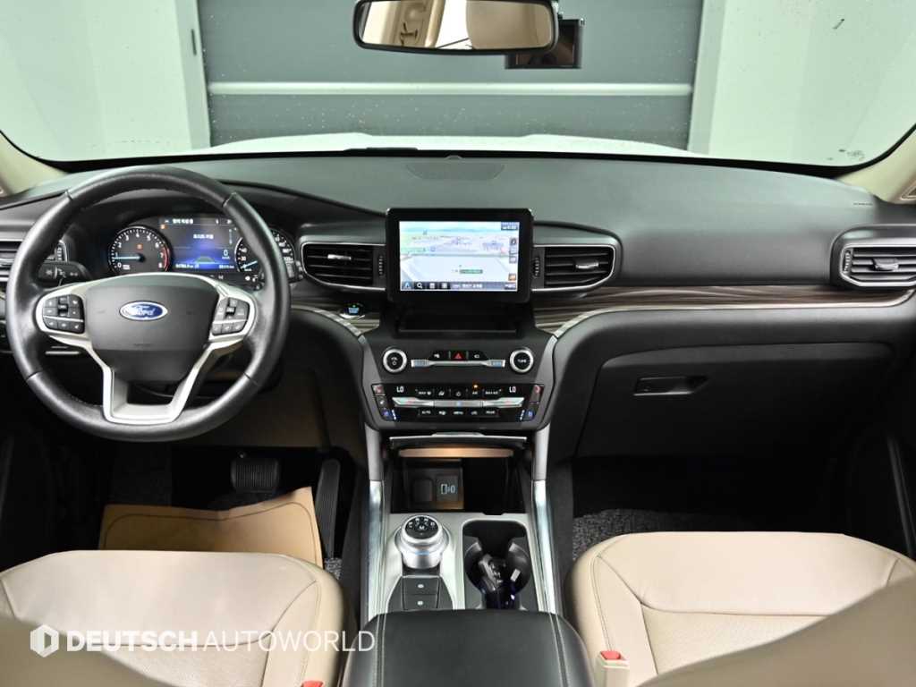 Ford Explorer — photo 07