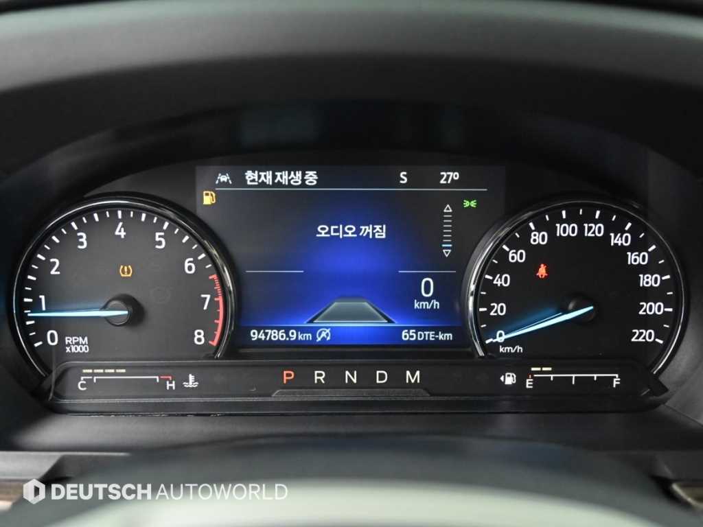 Ford Explorer — photo 08