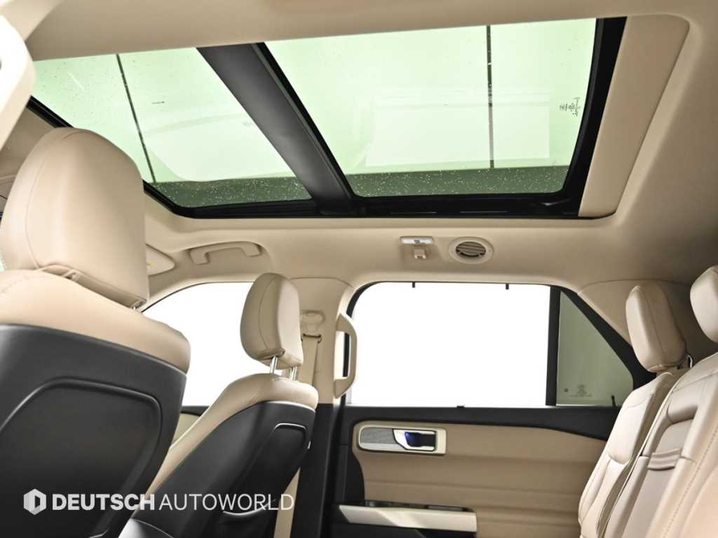Ford Explorer — photo 18