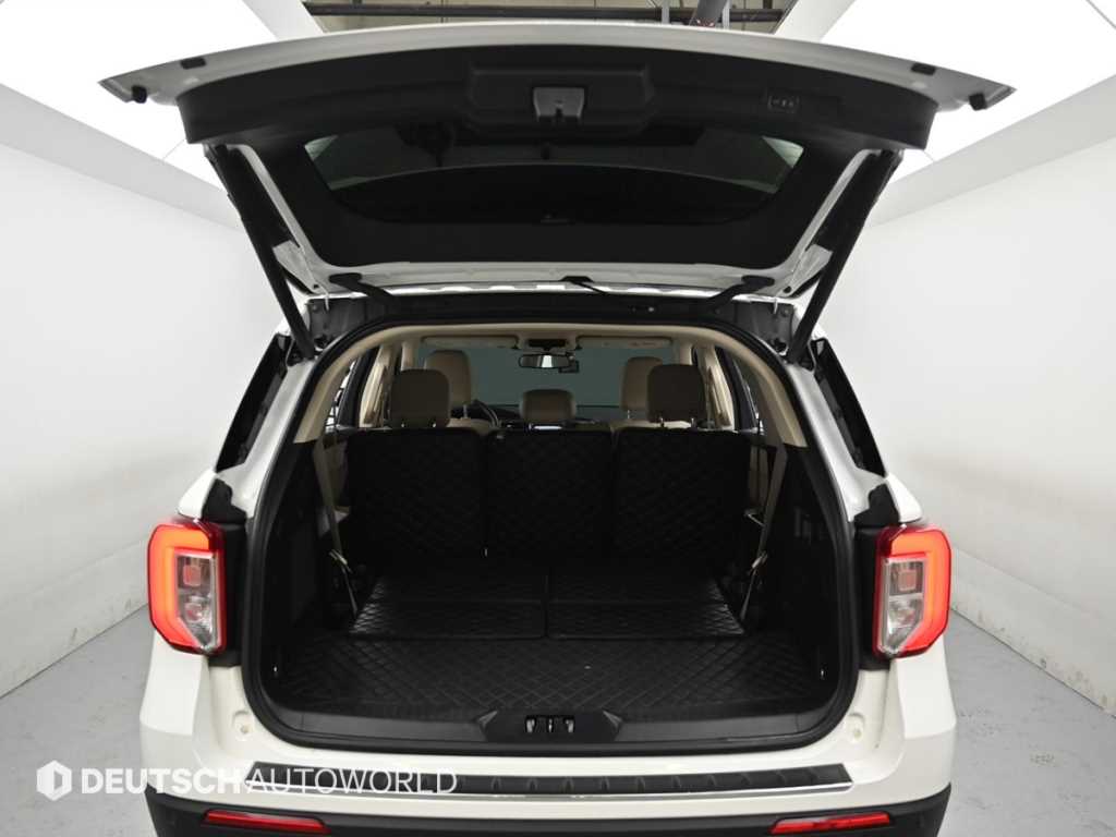 Ford Explorer — photo 19