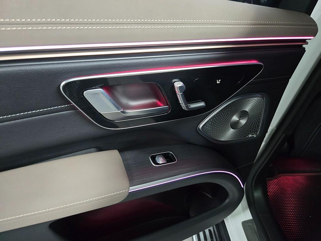Mercedes-Benz EQS — photo 13