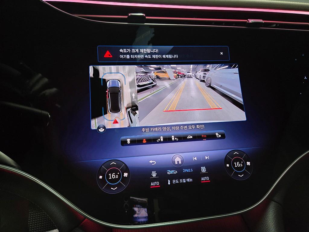 Mercedes-Benz EQS — photo 18