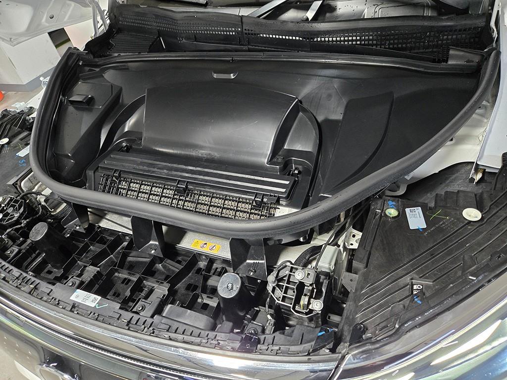 Mercedes-Benz EQS — photo 19