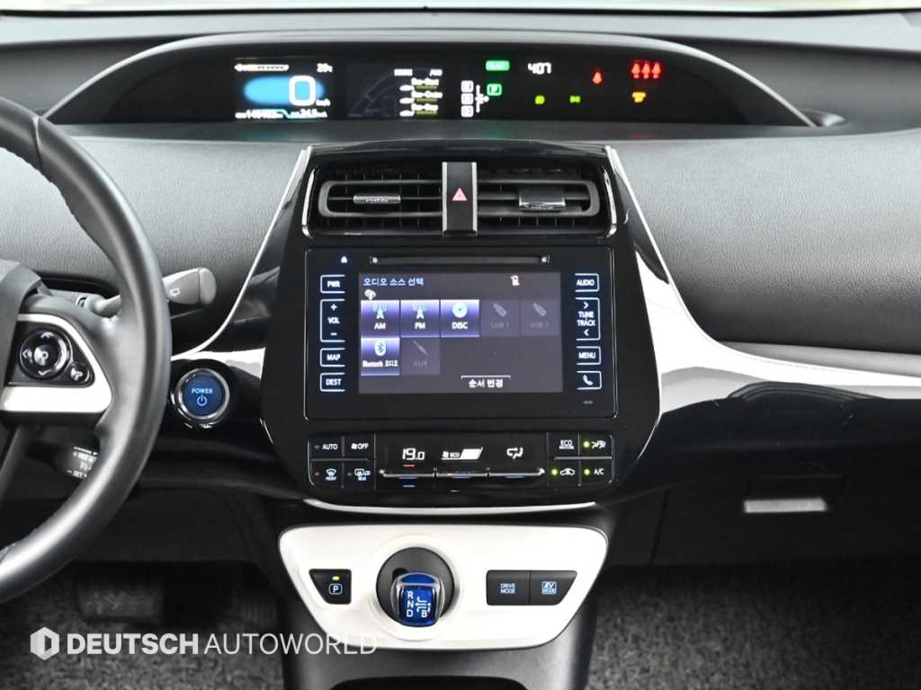 Toyota Prius — photo 12