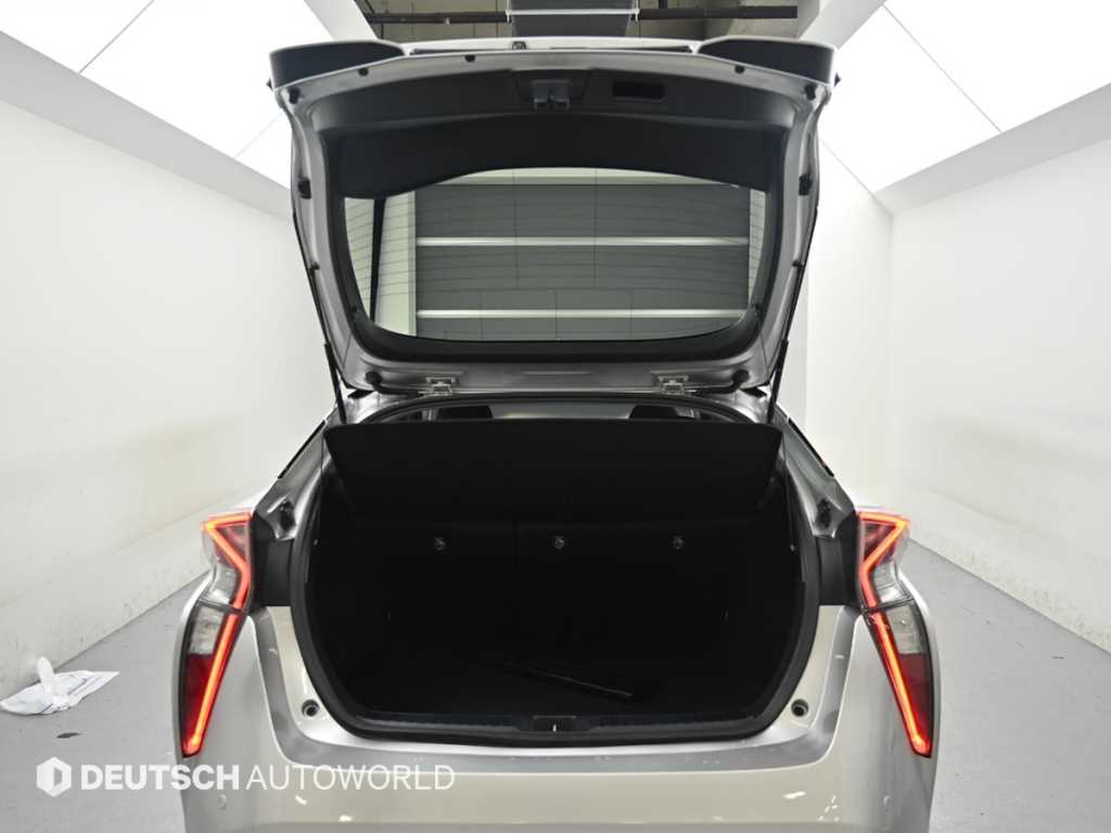 Toyota Prius — photo 17