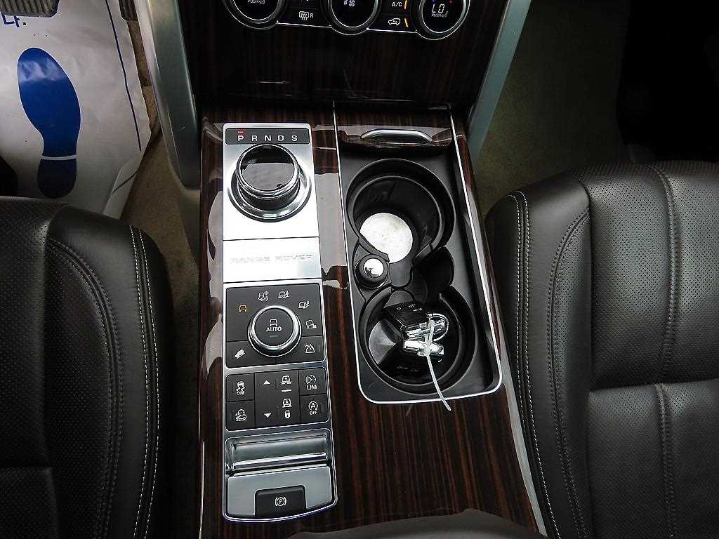 Land Rover Range Rover — photo 11