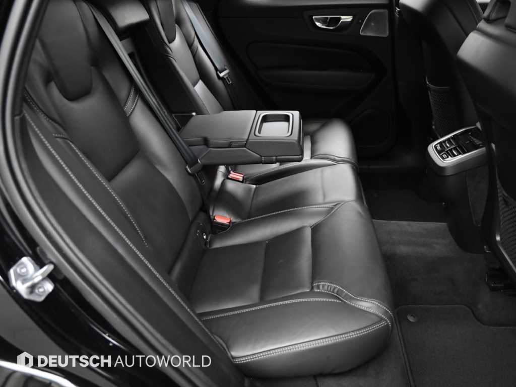 Volvo XC60 — photo 12