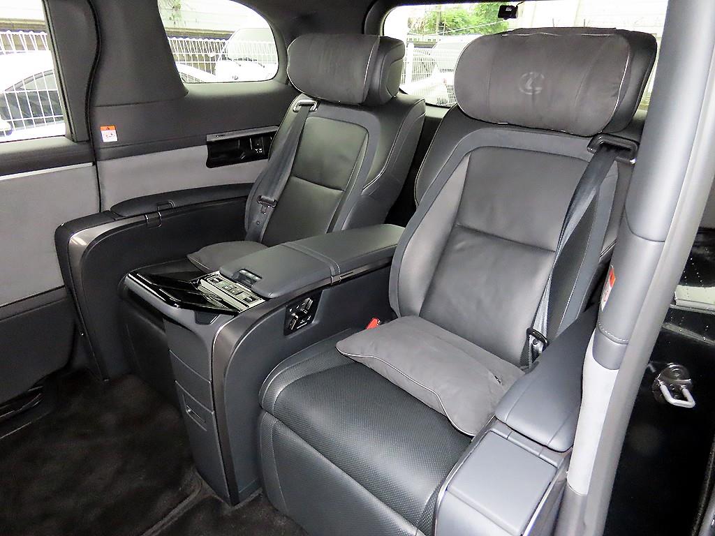 Lexus LM — photo 07