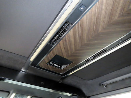 Lexus LM — photo 14