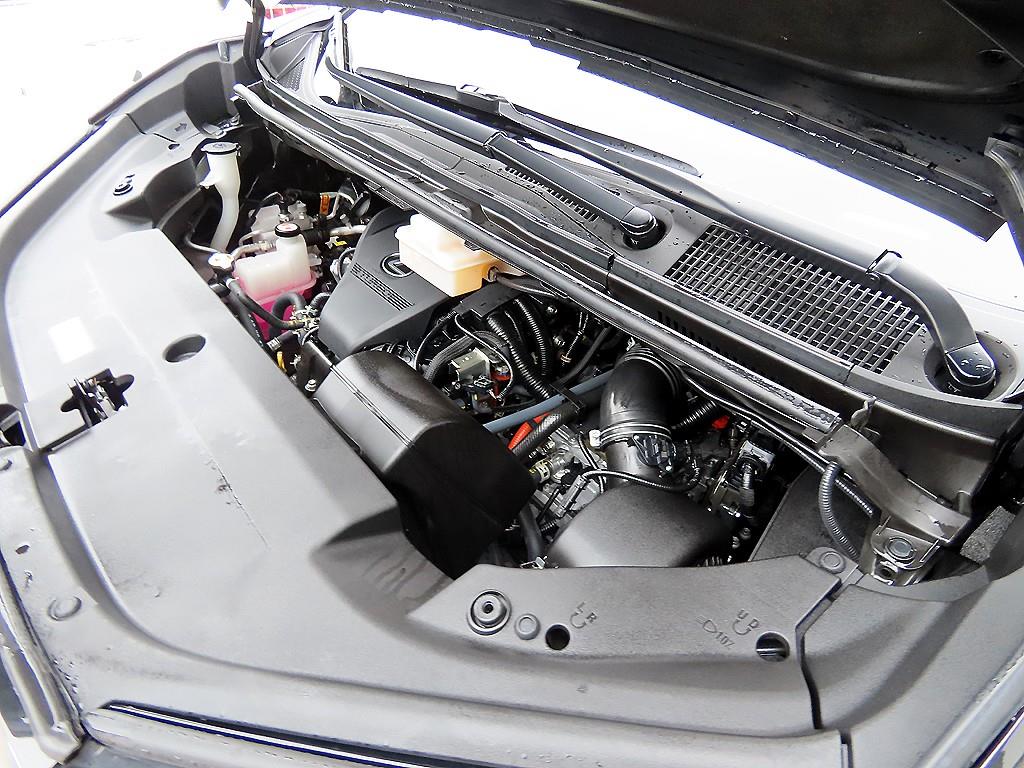 Lexus LM — photo 19