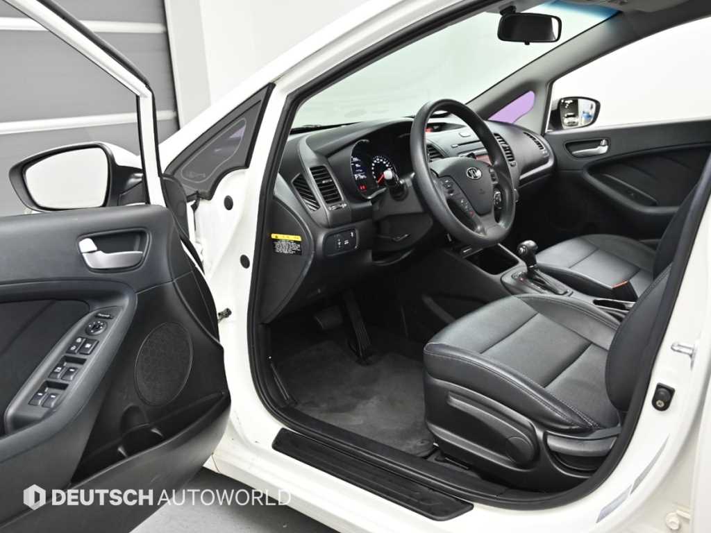 Kia K3 — photo 11