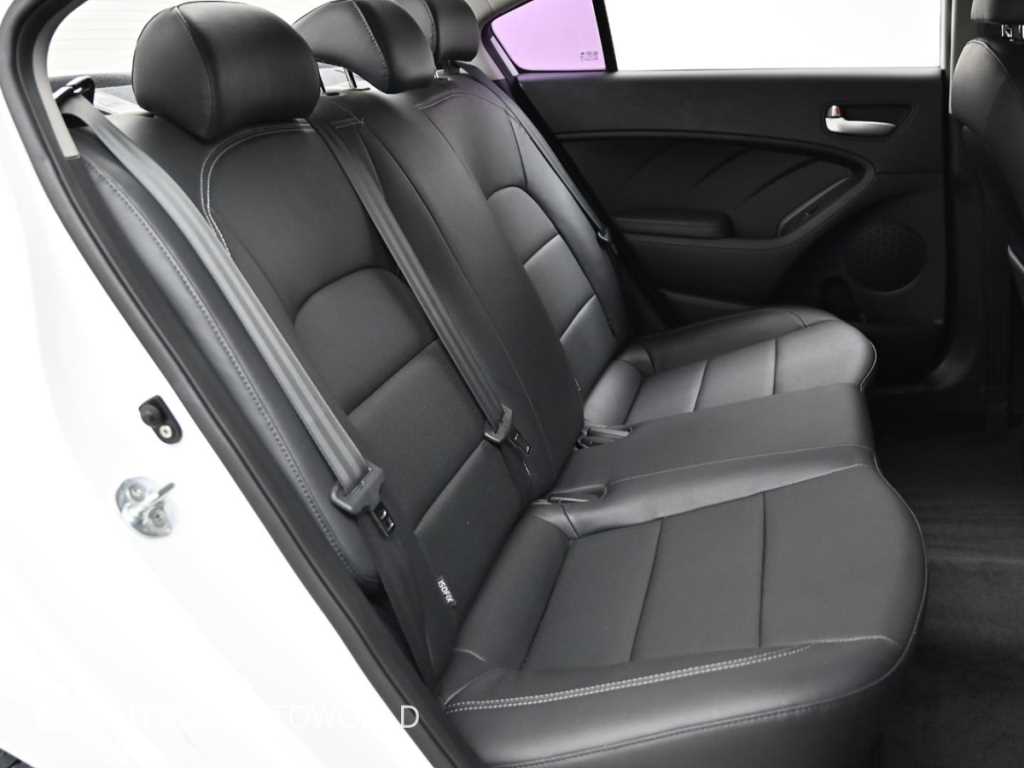 Kia K3 — photo 12
