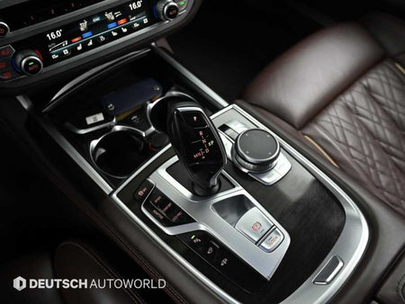 BMW 7-Series — photo 09