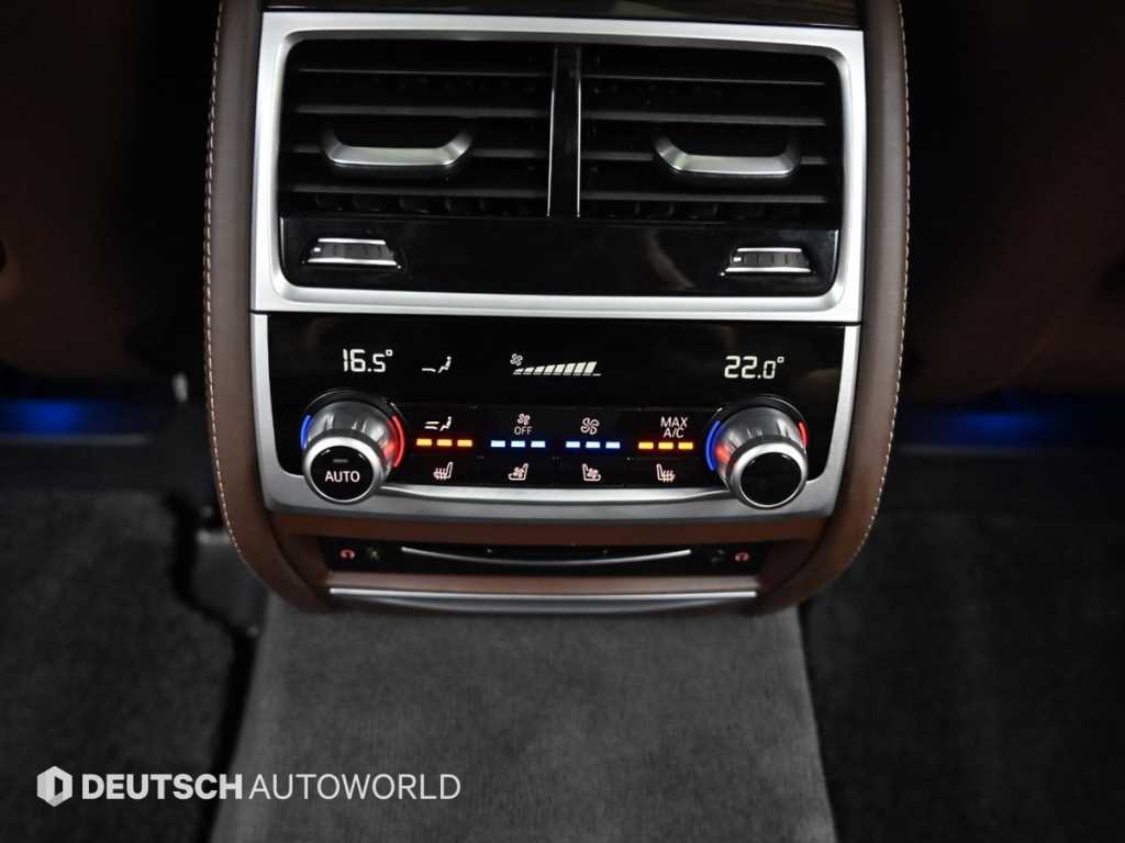 BMW 7-Series — photo 16