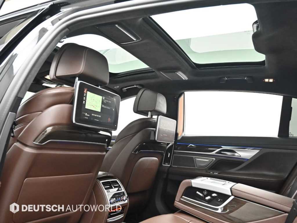 BMW 7-Series — photo 18