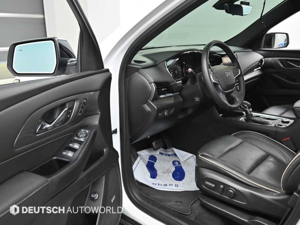 CHEVROLET Traverse — photo 11