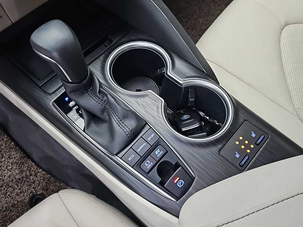 Toyota Camry — photo 08