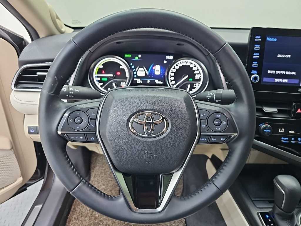 Toyota Camry — photo 09