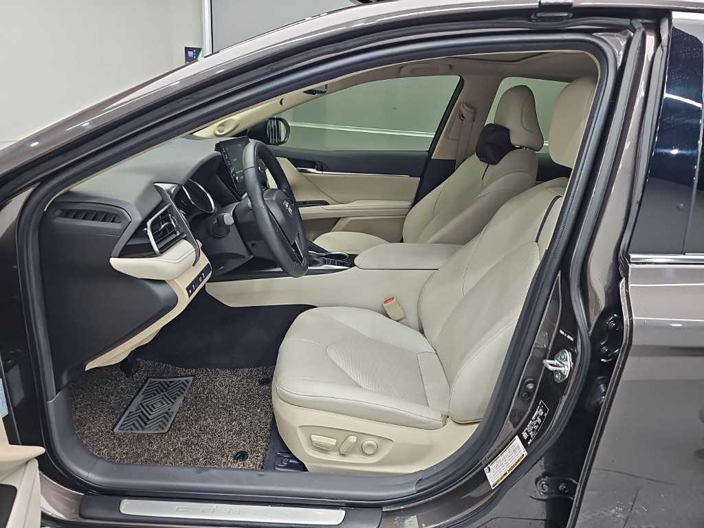 Toyota Camry — photo 11