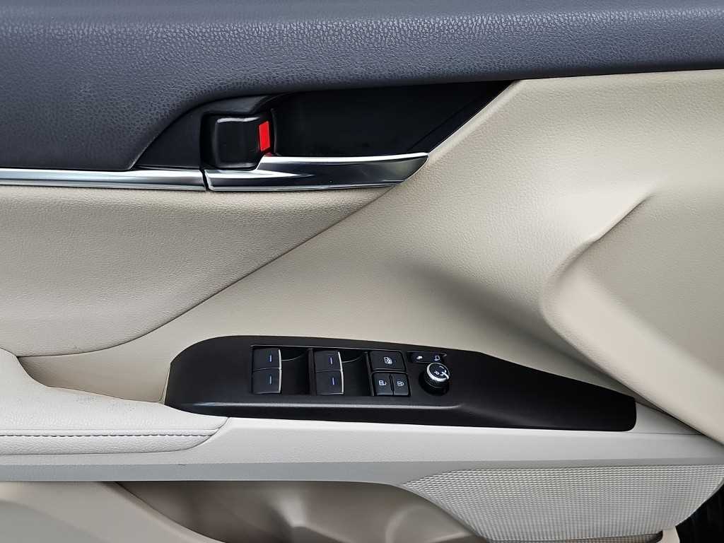 Toyota Camry — photo 16